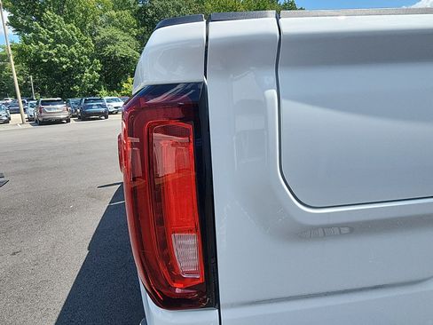 Used 2026 GMC Sierra 1500 SLT AWD/4WD image 13