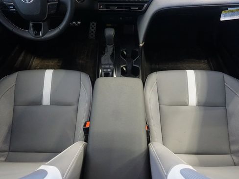 Used 2025 Toyota Camry SE w/ Convenience Package image 27