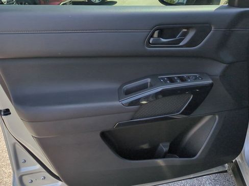 Certified 2025 Nissan Pathfinder SV w/ SV Premium Package FWD image 12