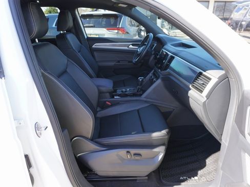 Used 2023 Volkswagen Atlas Cross Sport SEL image 23