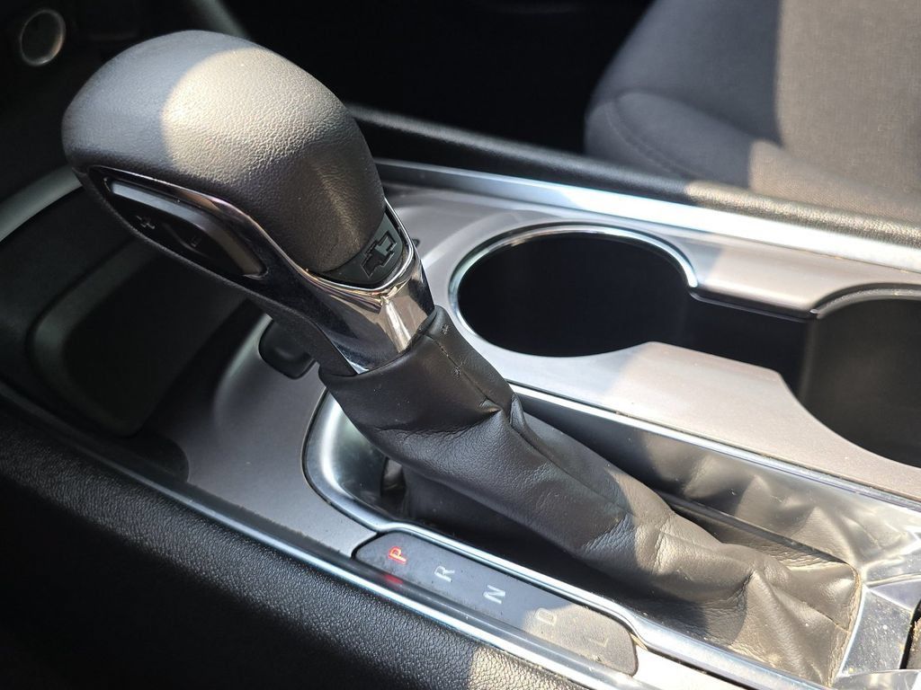 Used 2022 Chevrolet Malibu LT FWD image 30