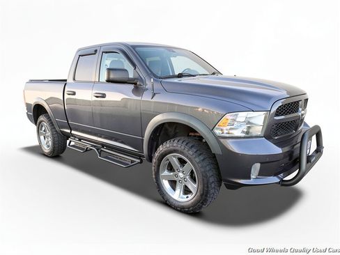 Used 2018 RAM 1500 Express w/ Express Value Package AWD/4WD image 3