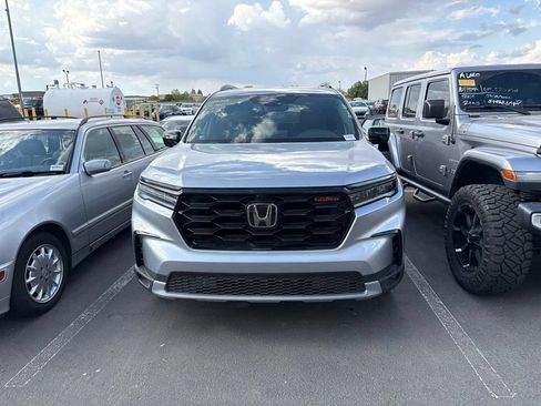 Used 2025 Honda Pilot TrailSport image 2