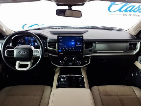 Used 2022 Ford Expedition XLT RWD image 14