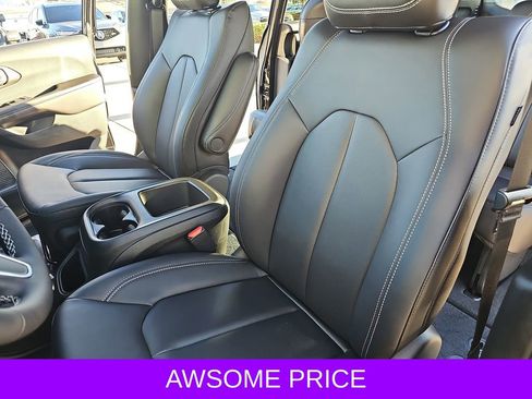 New 2026 Chrysler Pacifica Select image 16