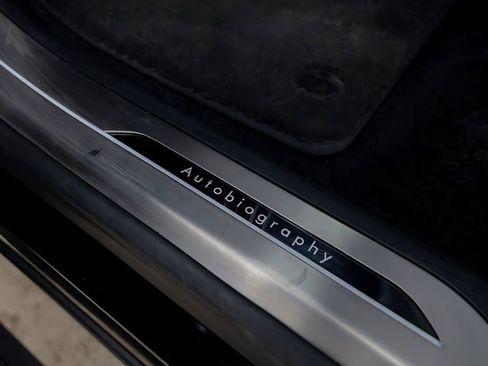 Used 2025 Land Rover Range Rover Long Wheelbase Autobiography AWD/4WD image 19