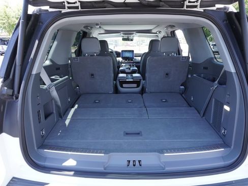Used 2021 Lincoln Navigator Reserve w/ Luxury Package AWD/4WD image 9