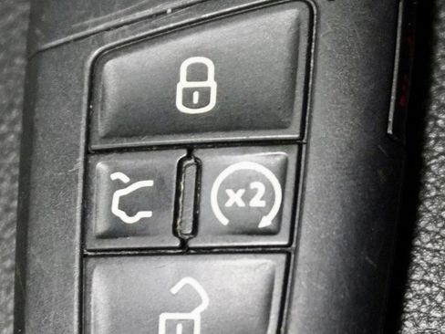 Used 2018 Volkswagen Tiguan SEL image 33