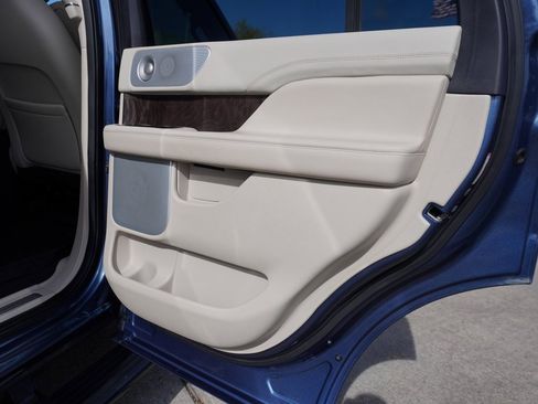 Used 2020 Lincoln Navigator Reserve w/ Luxury Package image 26