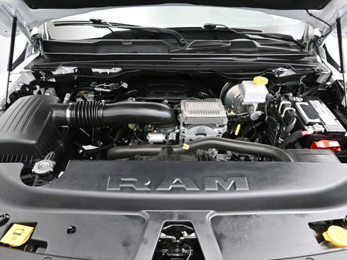 Used 2024 RAM 1500 Laramie AWD/4WD image 8