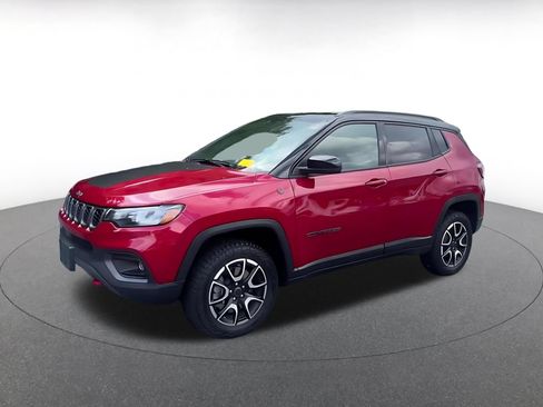 Used 2025 Jeep Compass Trailhawk AWD/4WD image 7
