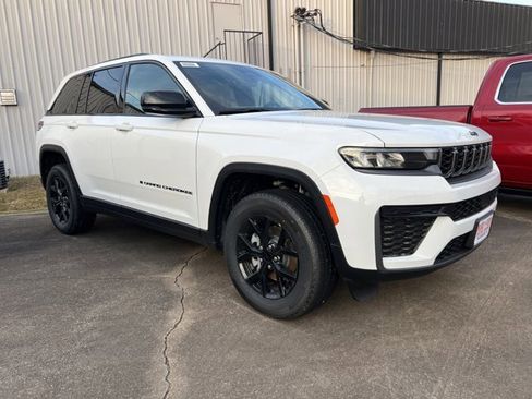New 2026 Jeep Grand Cherokee Altitude image 1