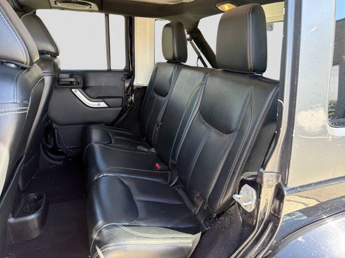 Used 2013 Jeep Wrangler Unlimited Sahara w/ Connectivity Group AWD/4WD image 19
