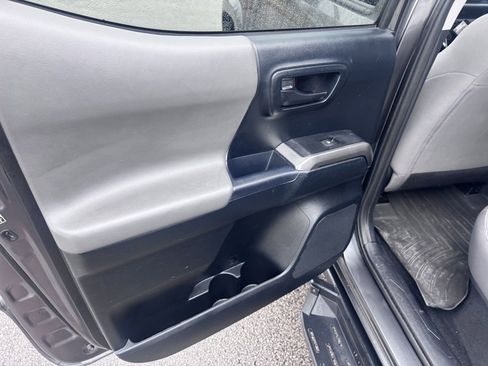 Used 2017 Toyota Tacoma SR5 image 14