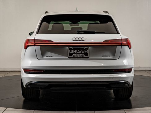 Used 2021 Audi e-tron Premium w/ Convenience Plus Package image 7
