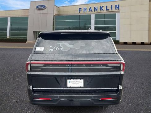 New 2025 Lincoln Navigator Reserve w/ Jet Appearance Package image 6