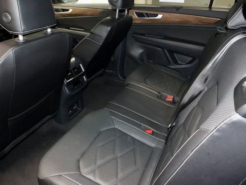 Used 2025 Volkswagen Atlas SE image 22