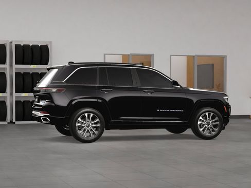 New 2024 Jeep Grand Cherokee Overland w/ Advanced Protech Group III AWD/4WD image 7