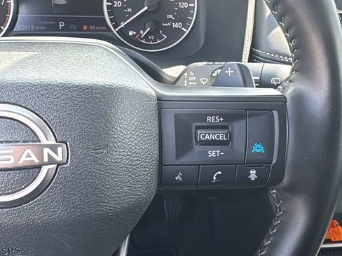 Used 2025 Nissan Rogue SV FWD image 17