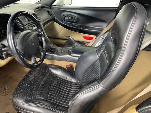 Used 2001 Chevrolet Corvette Convertible w/ Preferred Equipment Group2 image 2