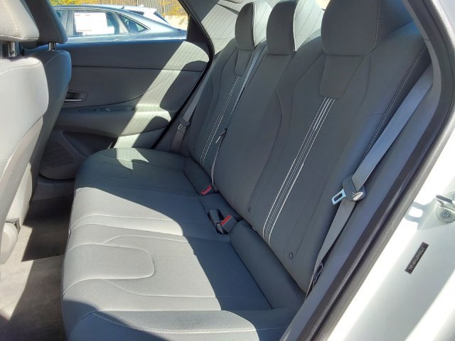 Used 2023 Hyundai Elantra SEL FWD image 12