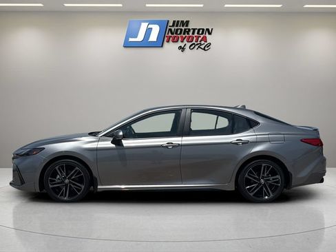Used 2025 Toyota Camry XSE FWD image 8