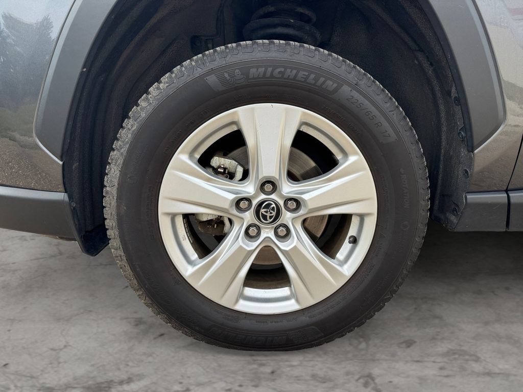 Certified 2021 Toyota RAV4 XLE w/ Convenience Package AWD/4WD image 9