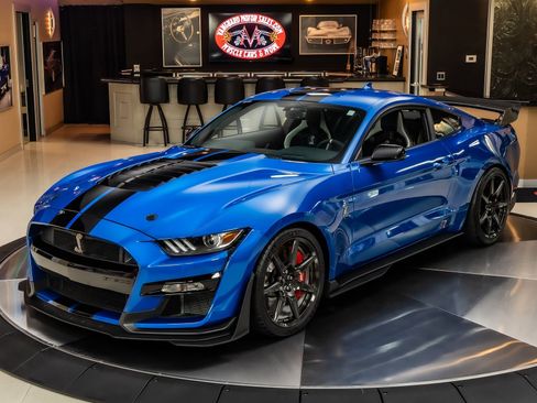 Used 2020 Ford Mustang Shelby GT500 w/ Carbon Fiber Track Pack RWD image 5