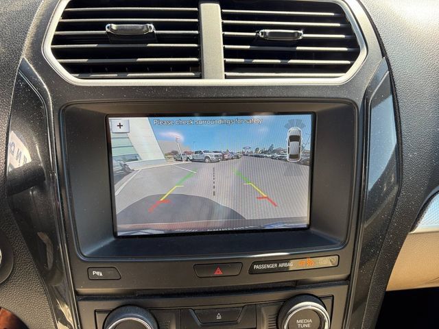 Used 2017 Ford Explorer XLT w/ Equipment Group 201A AWD/4WD image 16