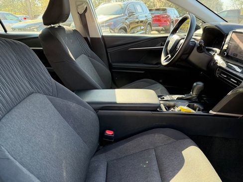 Used 2025 Toyota Camry LE image 4