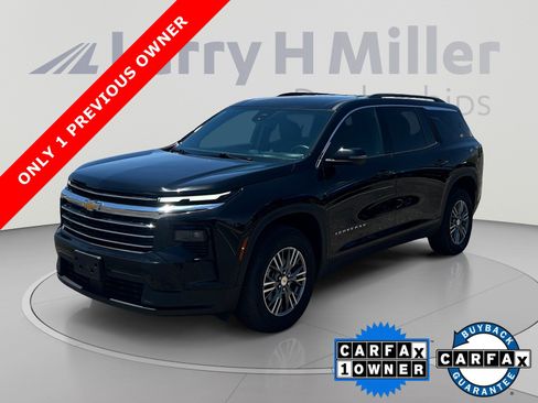 Used 2024 Chevrolet Traverse LT FWD image 1