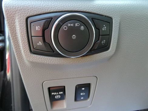 Used 2015 Ford F150 XLT w/ Equipment Group 302A Luxury AWD/4WD image 26