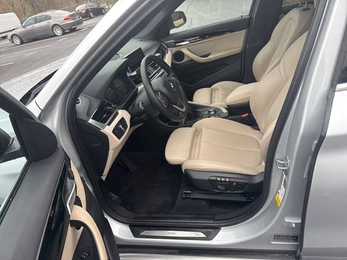 Used 2019 BMW X1 sDrive28i w/ Convenience Package image 12