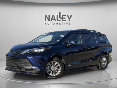 Used 2021 Toyota Sienna LE w/ LE Plus Package
