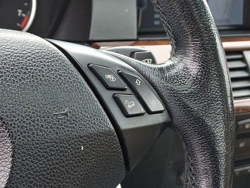 Used 2010 BMW 528i xDrive Sedan image 25