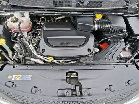 Used 2023 Chrysler Voyager LX FWD image 25