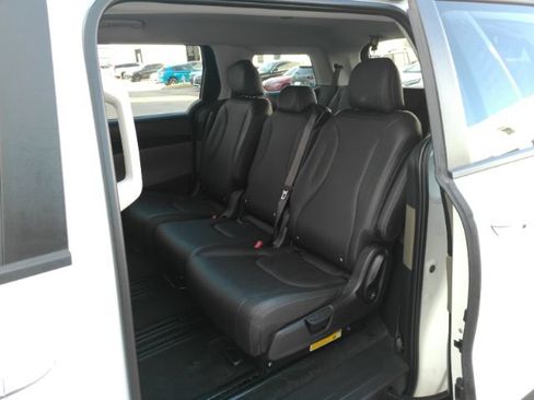 Used 2026 Kia Carnival LXS FWD image 19