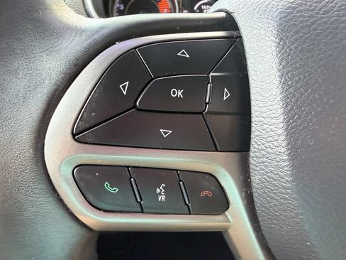 Used 2019 Jeep Cherokee Latitude Plus w/ Comfort/Convenience Group FWD image 30