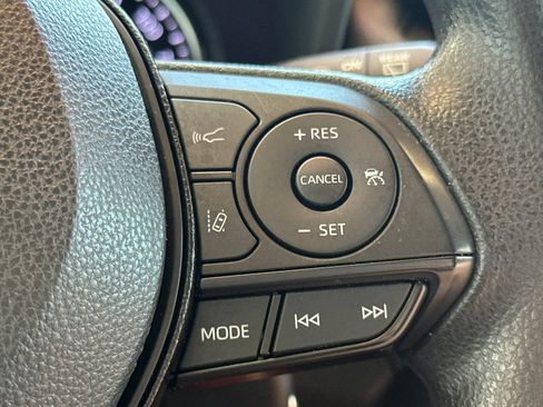 Certified 2021 Toyota RAV4 LE AWD/4WD image 28
