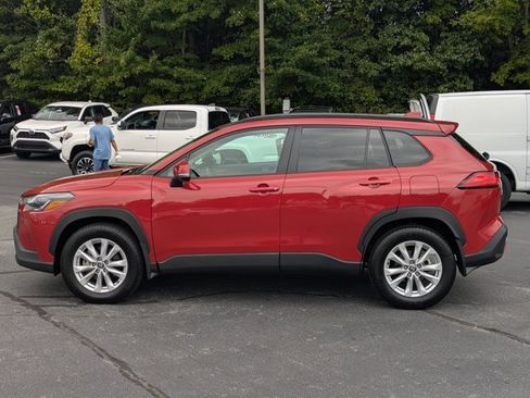 Used 2024 Toyota Corolla Cross LE w/ Moonroof Package image 4