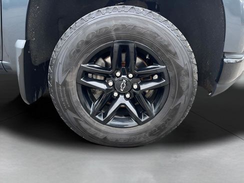 Used 2021 Chevrolet Silverado 1500 LT Trail Boss w/ Convenience Package II image 2