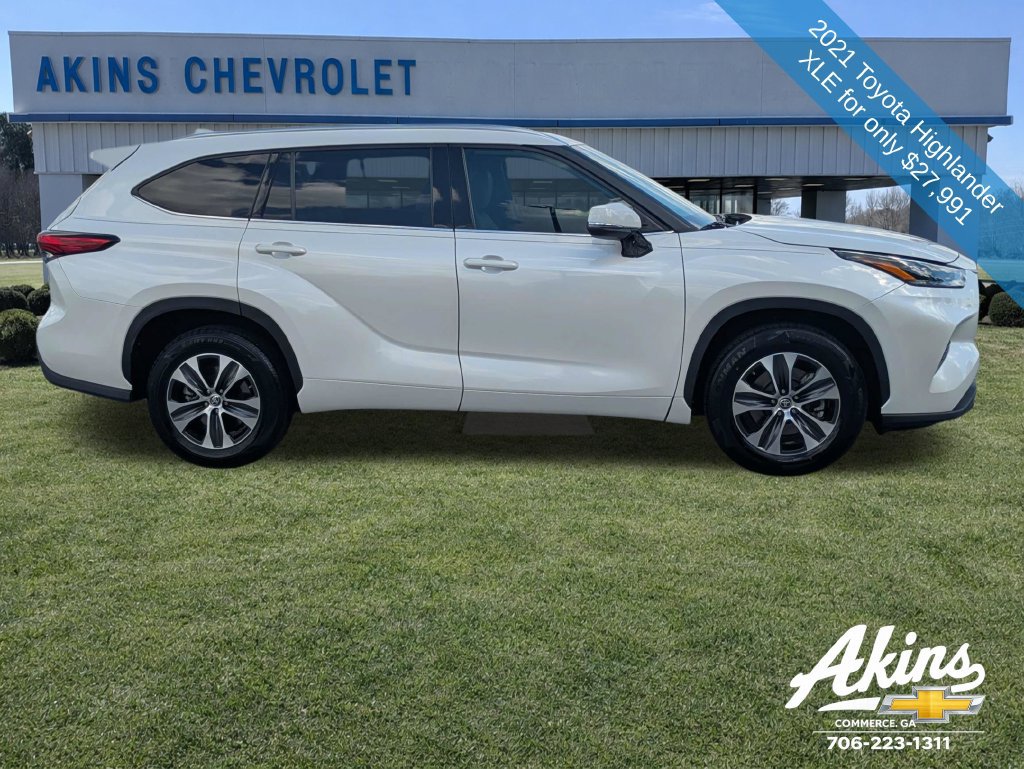 Used 2021 Toyota Highlander XLE FWD image 3