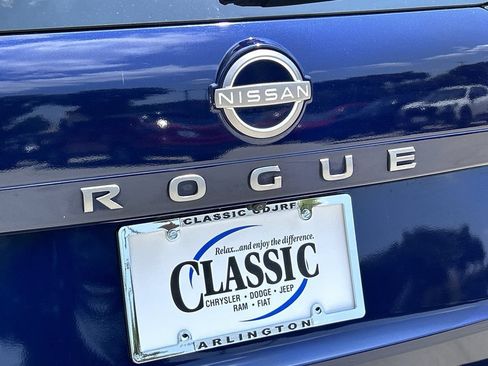 Used 2024 Nissan Rogue SV FWD image 8