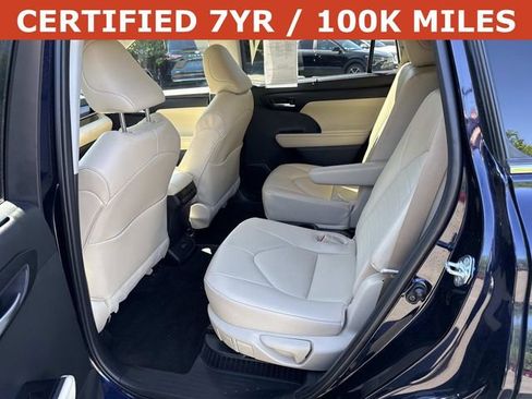 Used 2023 Toyota Highlander XLE AWD/4WD image 17