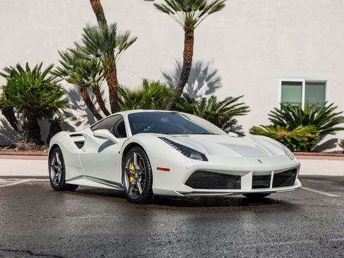 Used 2017 Ferrari 488 GTB image 3