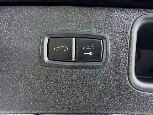 Used 2023 Porsche Macan AWD/4WD image 23