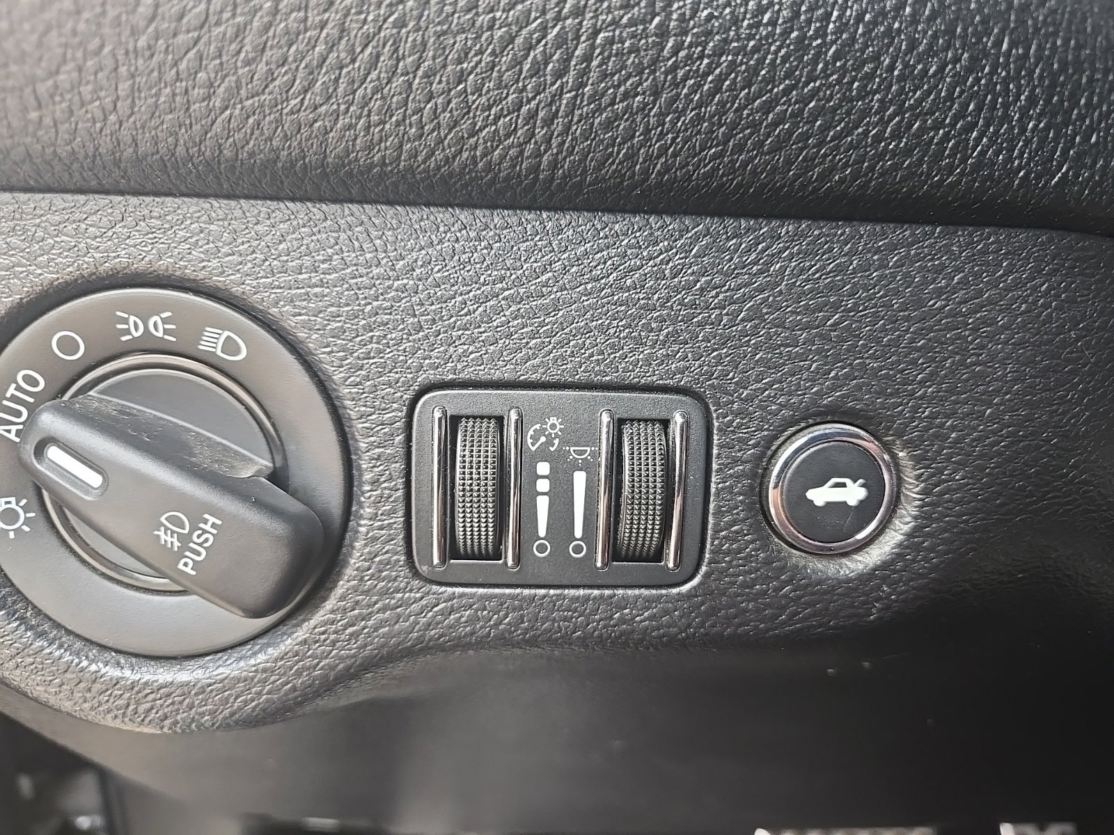 Used 2016 Dodge Challenger SXT Plus RWD image 17