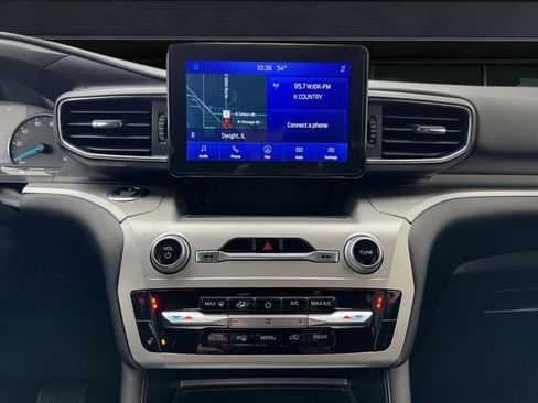 Used 2021 Ford Explorer XLT w/ Equipment Group 202A image 11