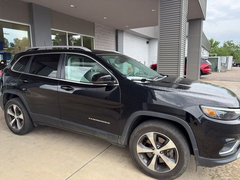 Used 2019 Jeep Cherokee Limited w/ Trailer Tow Group AWD/4WD image 2