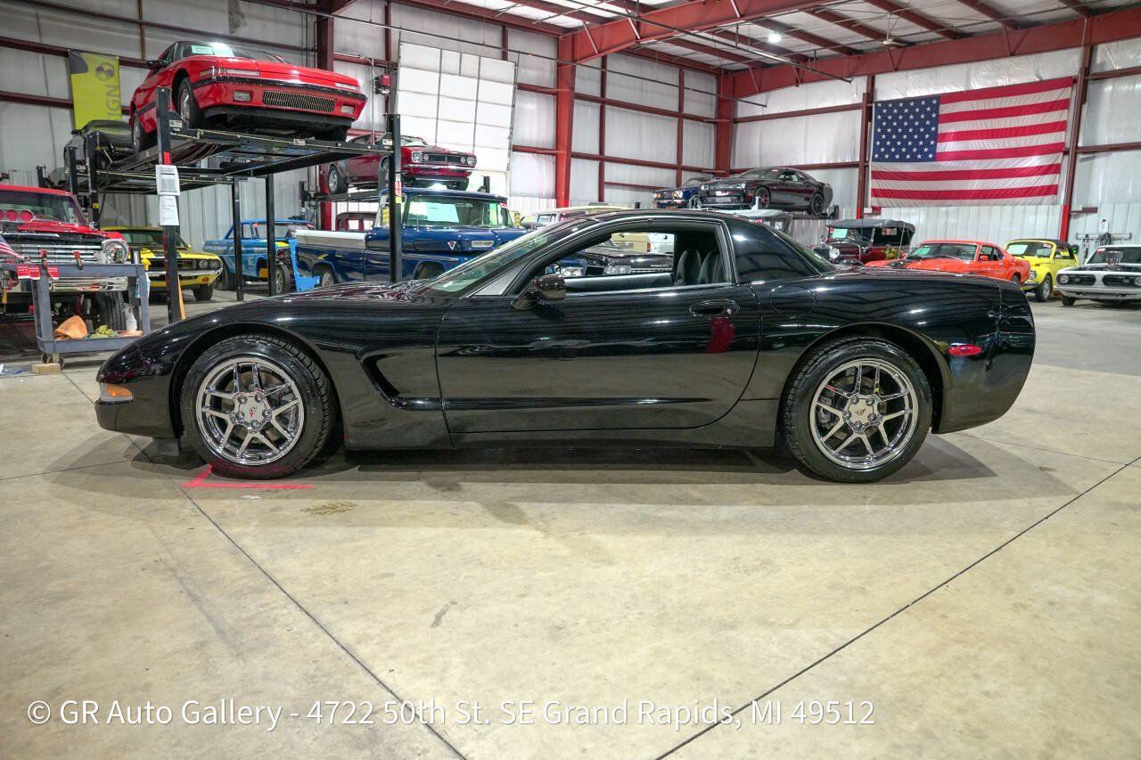 Used 1999 Chevrolet Corvette Coupe RWD image 4